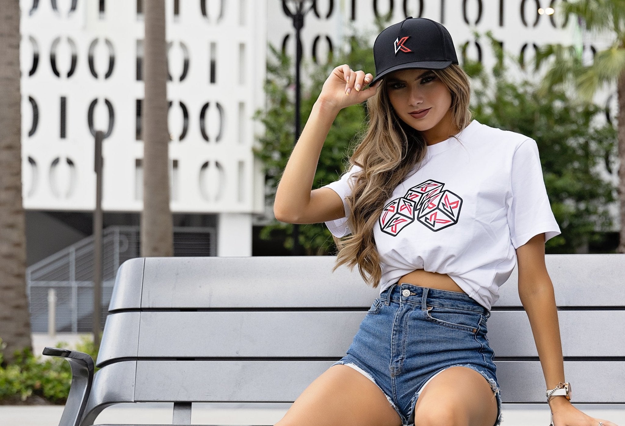 How to Style an Oversized T-Shirt with Jeans, Shorts & More - Kecks